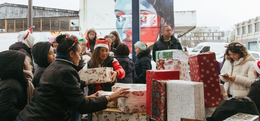 ENSEA solidaire : 24 boîtes de Noël distribuées en 2024 ! 🎁