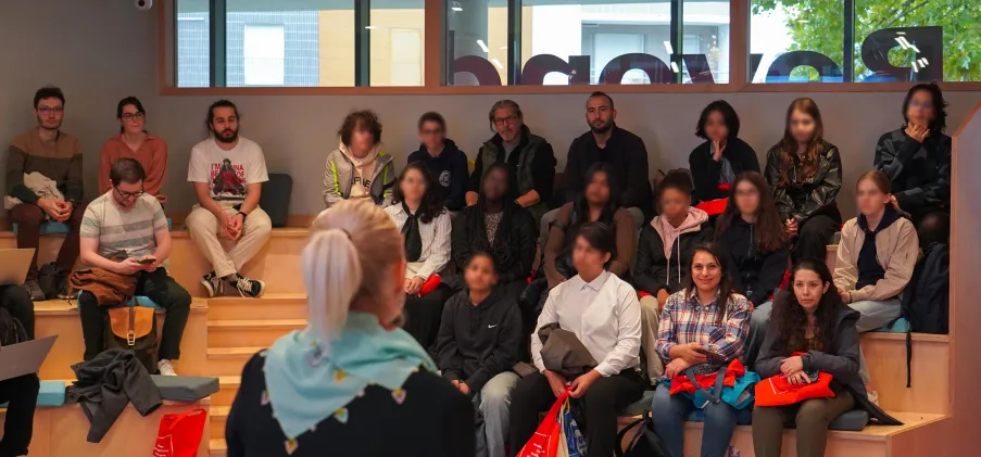 Des étudiantes du projet Erasmus+ "STEM & Robotics for Girls" en visite à l'ENSEA !