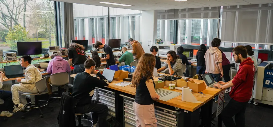🔨 Le FabLab de l'ENSEA, un espace de prototypage polyvalent à disposition des étudiants !