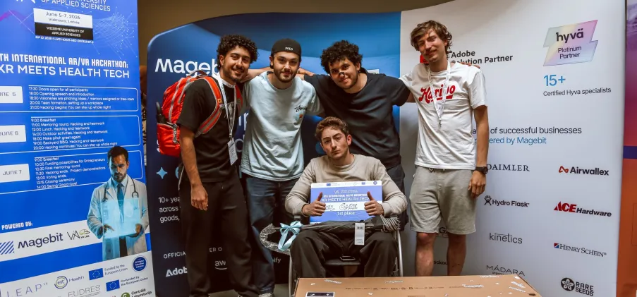 🥽🏆 Des étudiants de l'ENSEA remportent un hackathon international dédié à la réalité virtuelle (VR), la réalité augmentée (AR), et la santé !