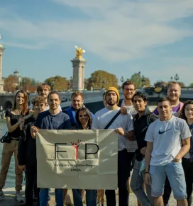 Groupes d'étudiants lors d'une sortie à Paris