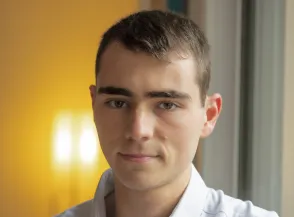 Devenir ingénieur mécatronique à l’ENSEA : un parcours tourné vers le ferroviaire pour mettre la technologie au service des mobilités durables